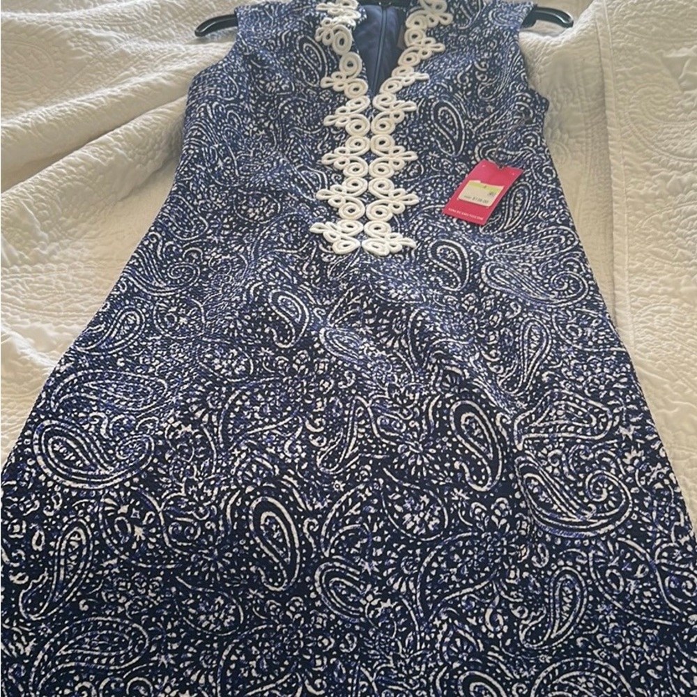 Beautiful dress Vicen camuto zise4 with white design